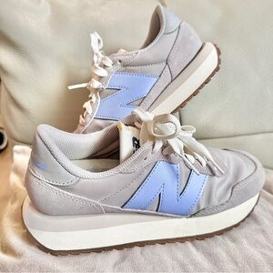 New Balance women Gray and Blue/lilac Sneakers Retro Style size 7.5